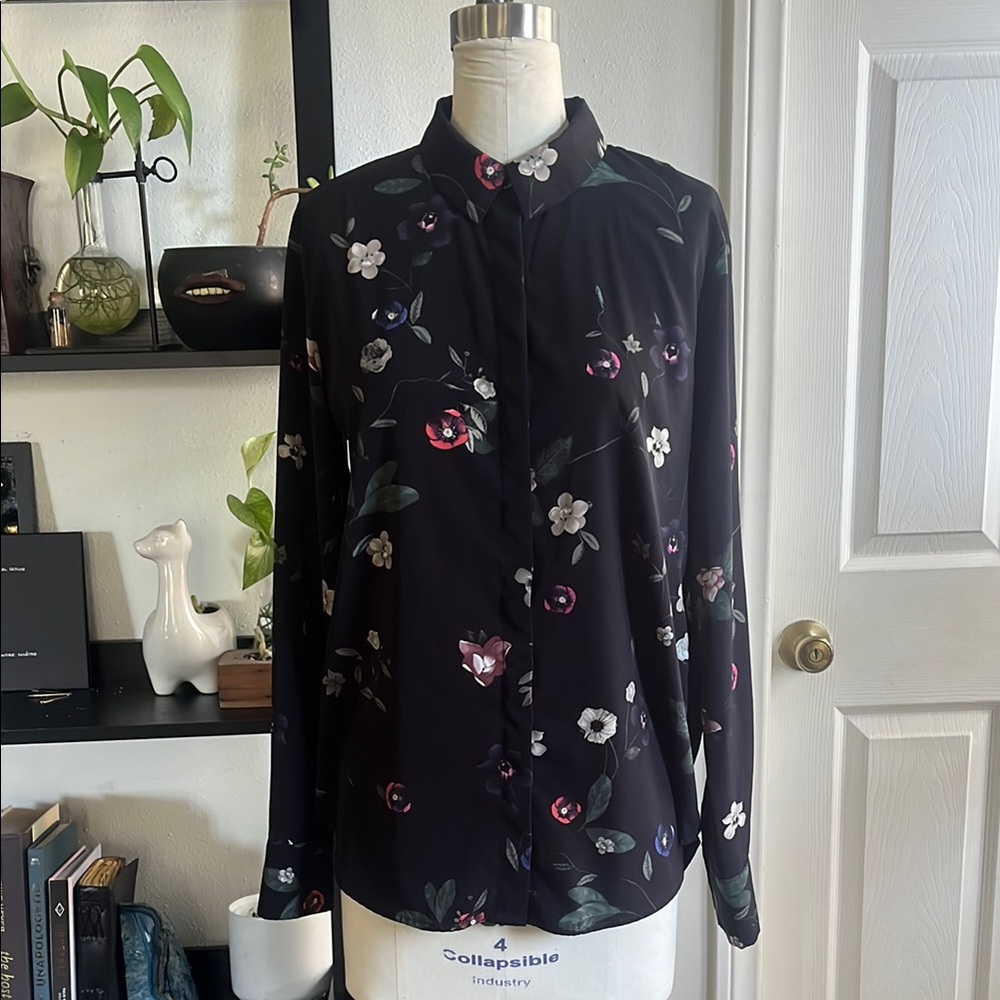 H&M Black Button Up with beautiful floral pattern size 6 with covered buttons